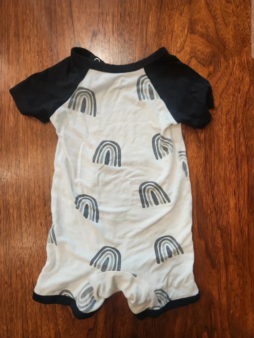 Kyte BABY 6-12 Months Black & Gray Rainbow Bamboo Short Sleeve Romper
